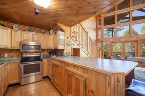 Kitchen/Bar Area