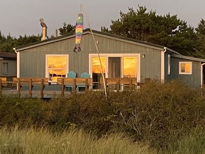 BLUE BEACH HOUSE. Enjoy life on the beach!