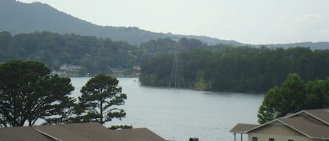 Welcome to the Lake!Enjoy the beauty and serenity of the North Georgia Mountains