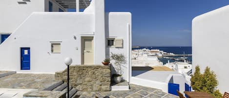 The town house overlooking Mykonos town