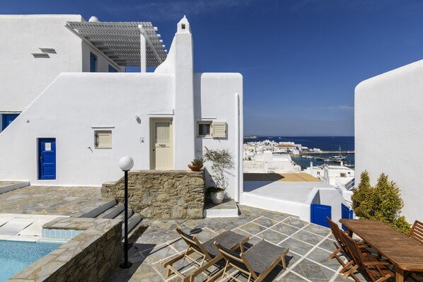 The town house overlooking Mykonos town