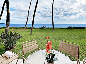 Lanai - Sweeping ocean views - perfect for taking in Maui's unforgettable sunsets