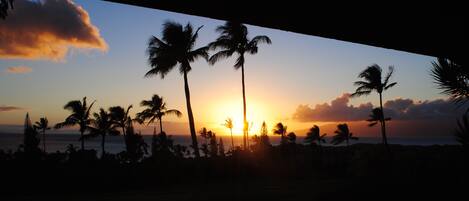 Typical sunset view from the lanai :)