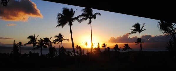 Typical sunset view from the lanai :)