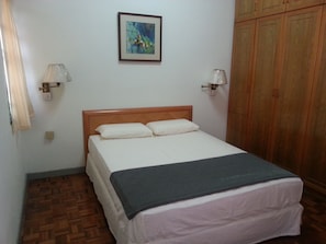 Masterbdrm before renovation