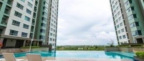 Lumpini Jomtien Seaview  High Floor 