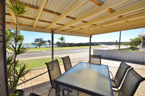 Kalbarri Waters A - Kalbarri Accommodation Service - Front porch with views of the Murchison River