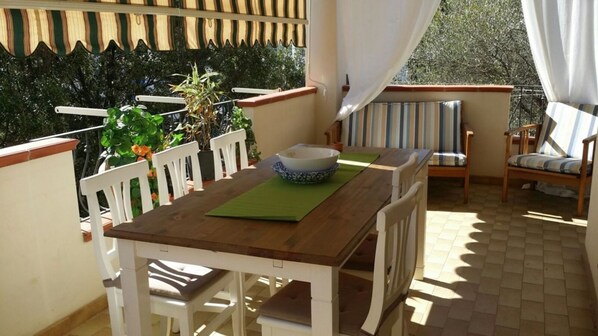 Outdoor dining