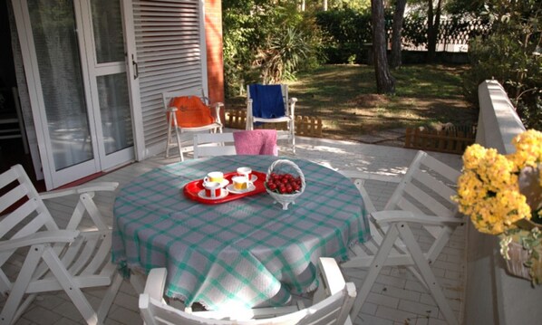 Outdoor dining