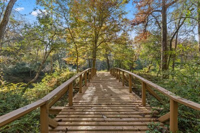 Breathtaking, Wooded River Retreat " Isle Of View"