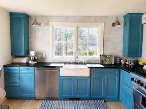 The cheerful and functional kitchen