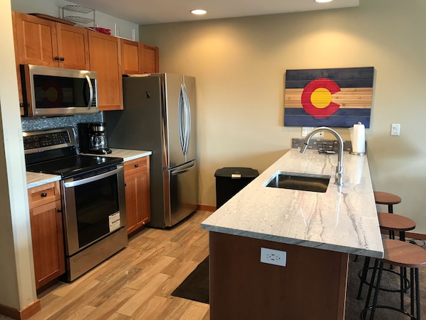 5 piece kitchen-great for home cooked meals
