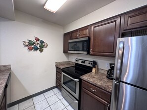 A bright and airy kitchen with island decor, perfect for entertaining or casual cooking.
