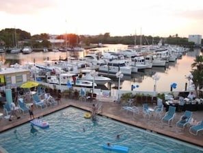 POOL/MARINA VIEW