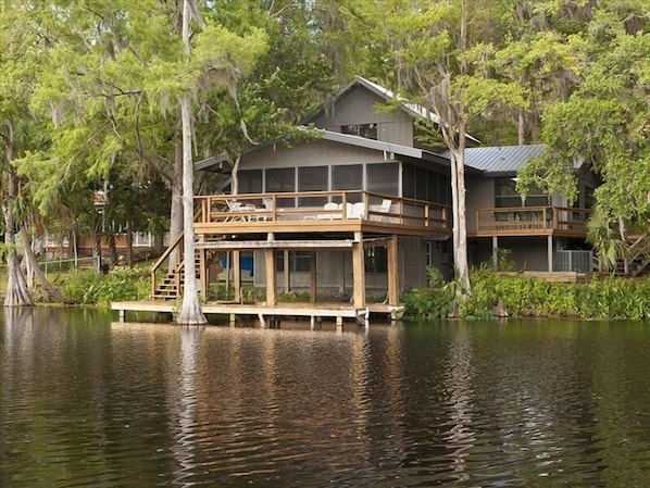 The upper deck steps down to the boat dock on the Withlachoochee River. 