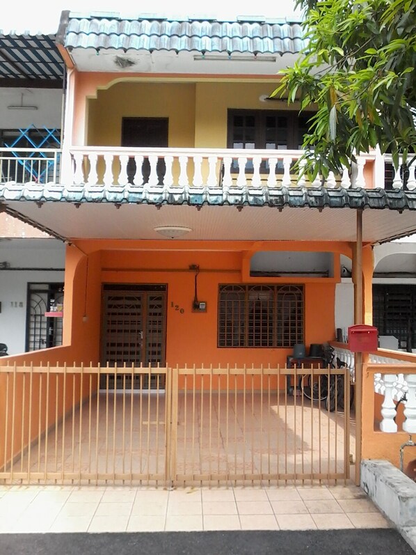 WAN HOMESTAY IPOH PENGKALAN STATION 18