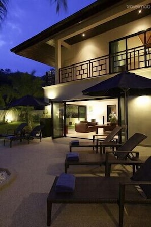 Villa Maria: 5 BR Luxury Villa