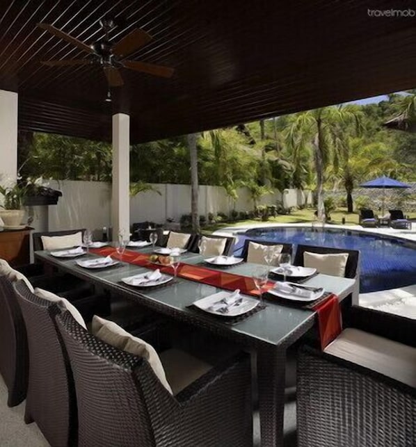 Villa Maria: 5 BR Luxury Villa