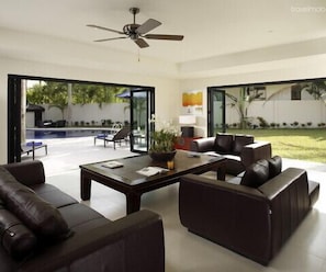 Family room opening on two side to the swimming pool and garden