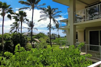 Lush, peaceful, Vista Waikoloa B201! Walk to the beach, sunset, dinner & shops!