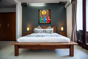 Luxury 5 Bedroom Beachfront Villa