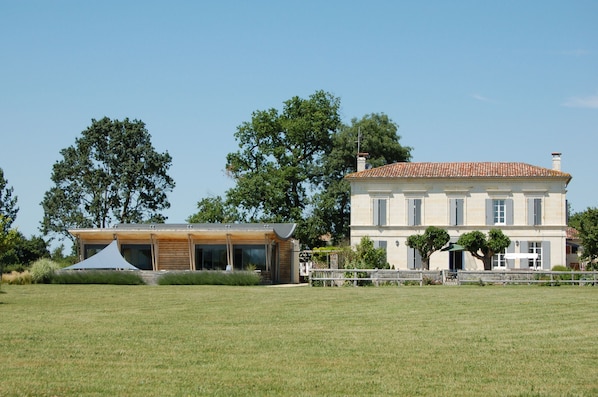 House, sleeps 10, and indoor pool