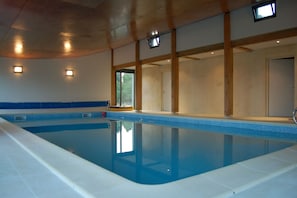 Indoor pool, single depth