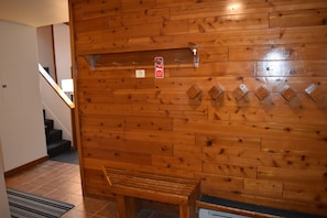 Entry, places for skis and coats
