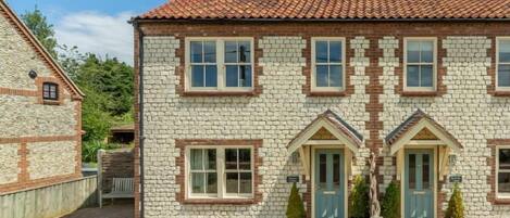 Wigeon Cottage: Front elevation