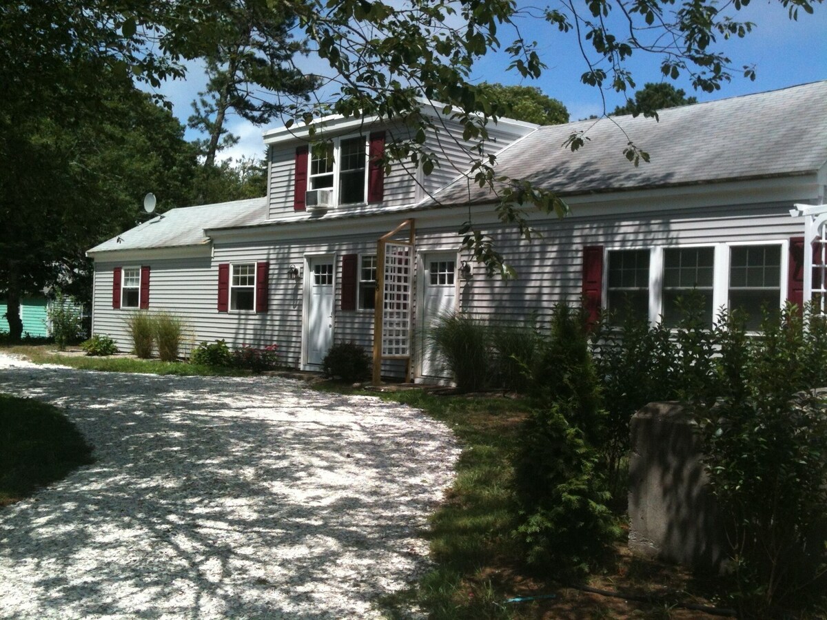 Charming 4 bedroom 2 1/2 bath Cape house
