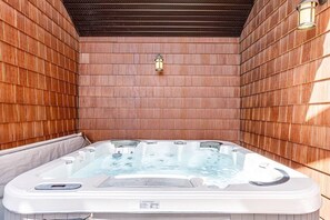 Enjoy the brand new 6 person private rooftop hot tub - all to yourselves!