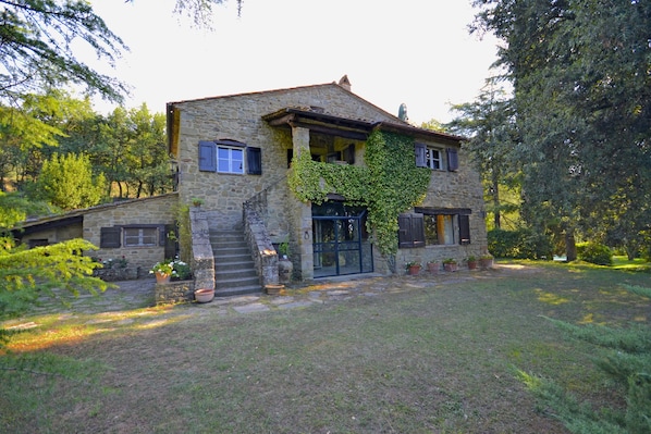 Außenseite Ferienhaus [Sommer]