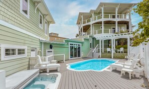 Private Pool with Hot Tub and Pergola