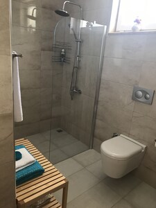 Arı Daire: Ortak yüzme havuzu ve bahçe ile tam donanımlı daire