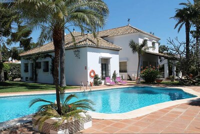 Summer offer Villa 5 bedrooms big pool!Walking distance Puerto Banus and beach!
