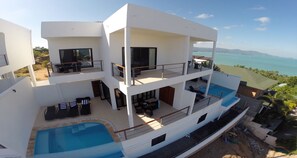 7 Bedroom Seaview villa 5 mins to beach
