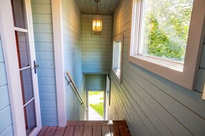 Outside entry way to front door