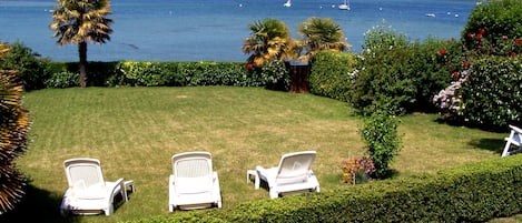 Jardin et vue mer de la terrasse 1