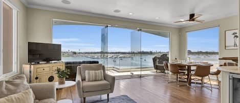 Welcome to Light & Airy Penthouse on the Bay!