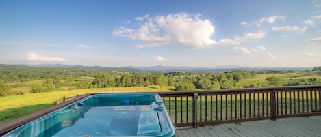  A Hot Tub with a View!  And a great place to see the stars!