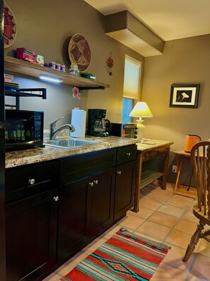 Fully equipped kitchenette