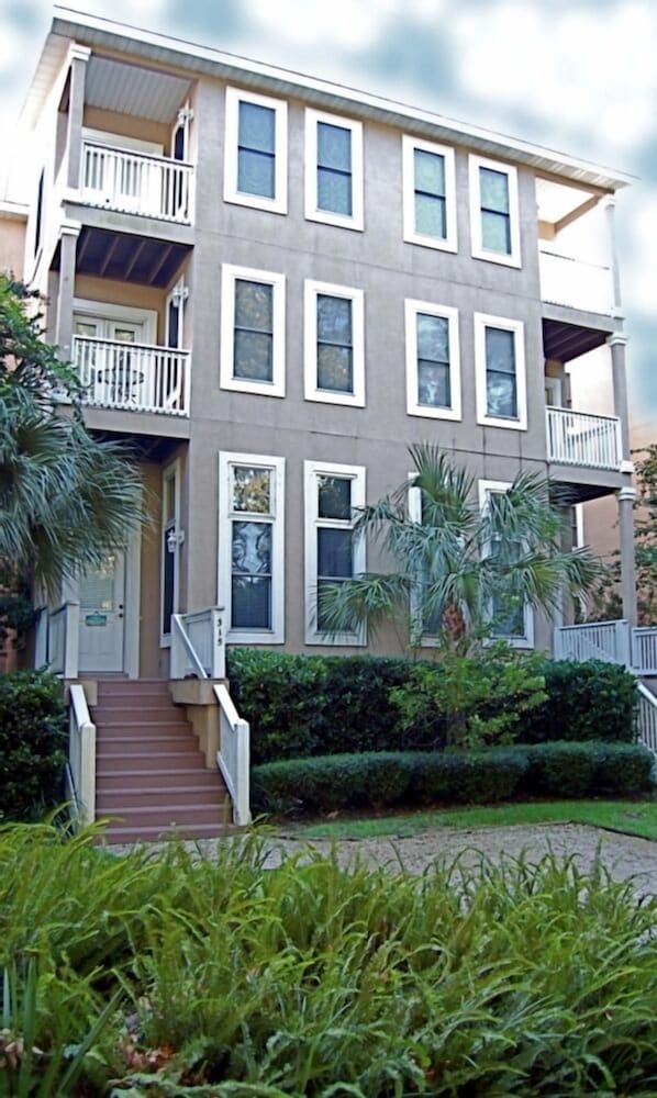 Neptune townhouse from the street.