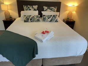 King size bed in ensuite master bedroom 