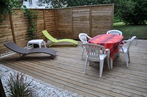 TERRASSE PRIVATIVE DU GITE
