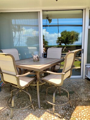 Bar Top Table 4 chairs on lanai with electric grill