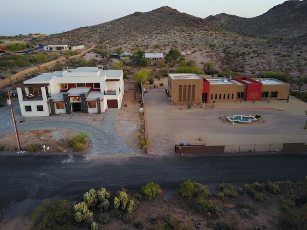 Casa Blanca on the left, Casa de Oasis on the right