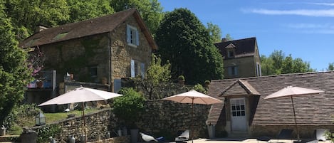 Piscine et vue d'ensemble