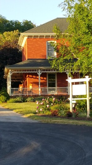 Imagine sitting on the porch first thing in the morning---so relaxing!