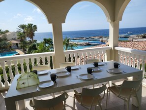 Al fresco dining