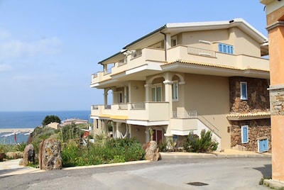 Apartamento de lujo con impresionantes vistas al mar y cerca del mar y tiendas, WI-FI, clima